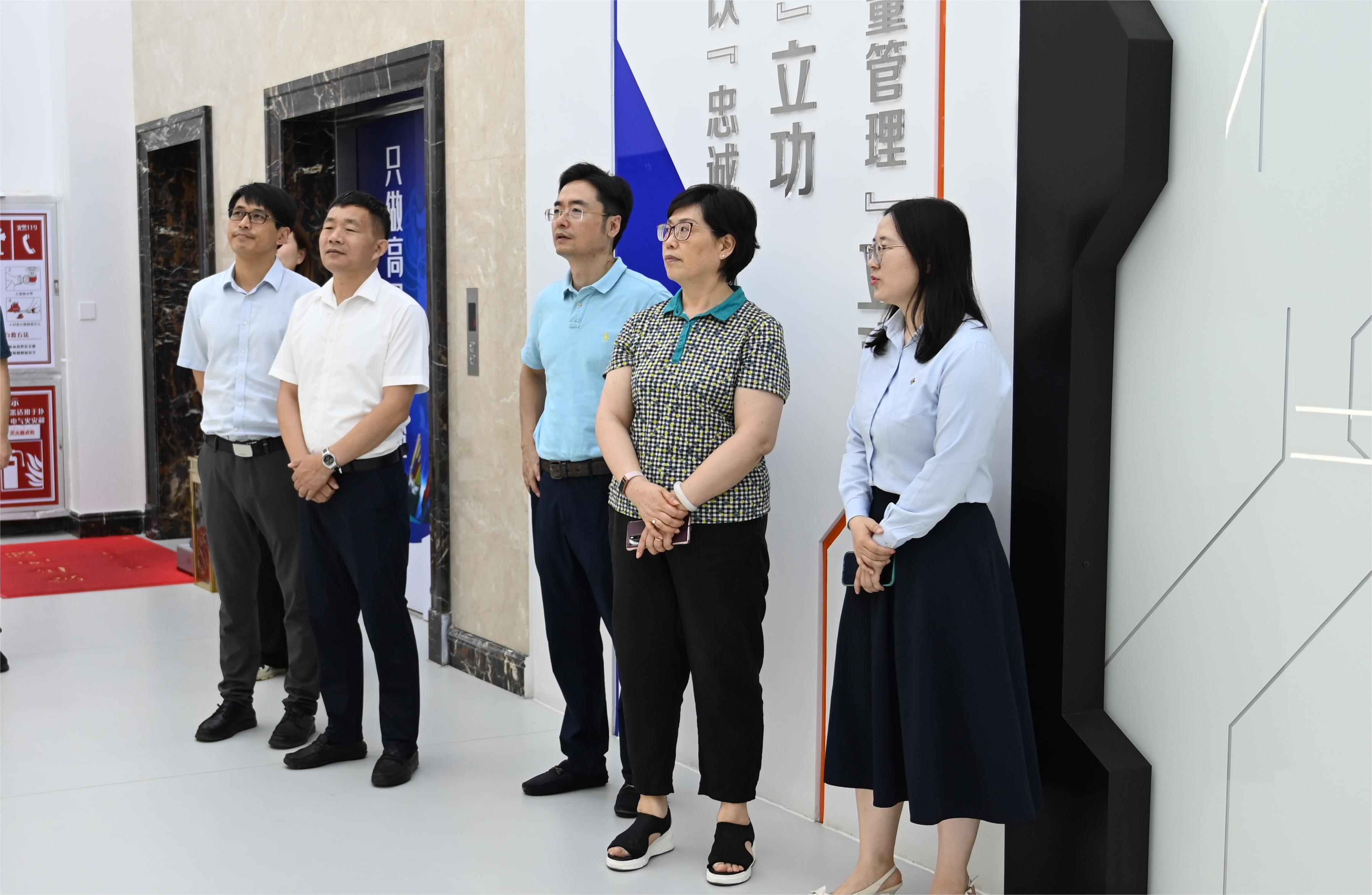 无锡市科协调研人生就是博官网股份科技建设工作
