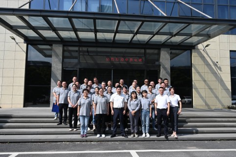 人生就是博官网股份全能班组长训练营学员赴远大新材料、浙江万马学习交流