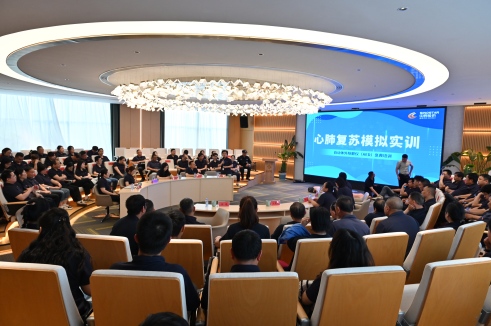 入夏在即，安全先行｜人生就是博官网股份开展AED与心肺复苏急救培训
